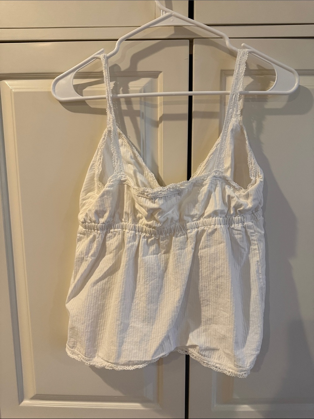 Brandy Melville White Cropped V-Neck Spaghetti Strap Tank - Picture 2 of 2